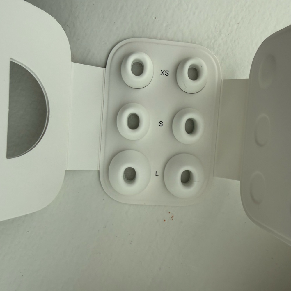 Apple AirPods Pro 2 with Charging Case - Picture 3 of 4